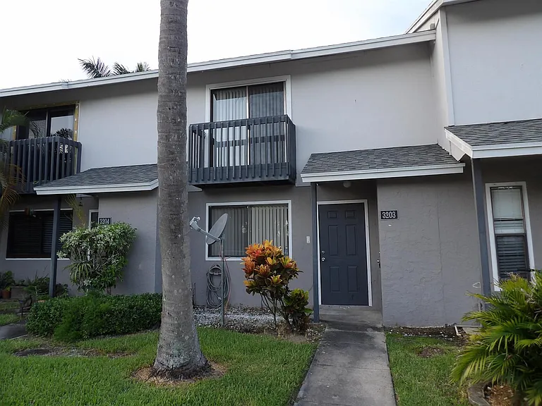 3203 Poolside Dr — Photo 1