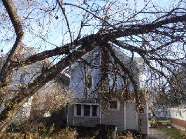 2nd image of 421 Crestwood Ave