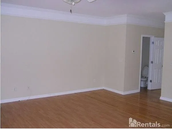 5020 Lower Elm St photo 1