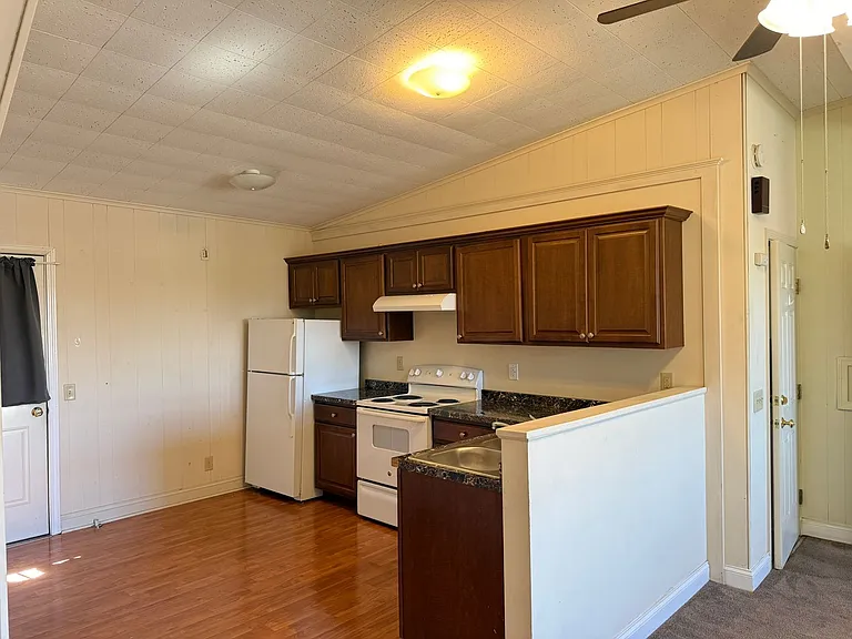 326 N Duke St — Photo 5