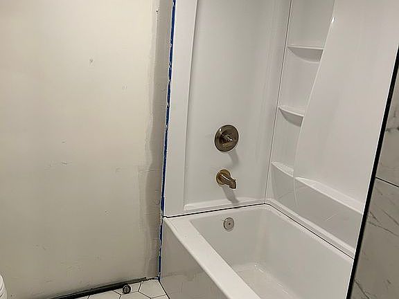 5th image of 821 Pearson St