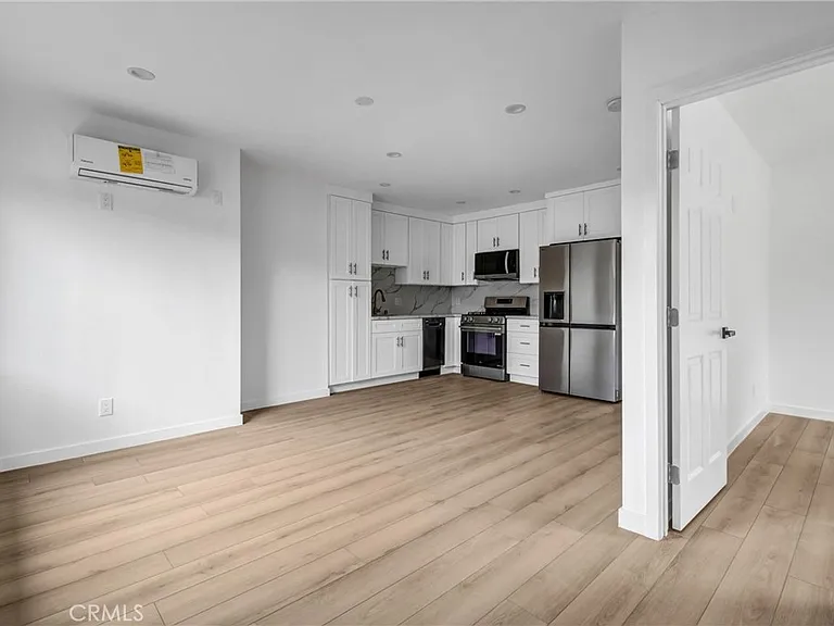 21713 Mulholland Dr — Photo 5