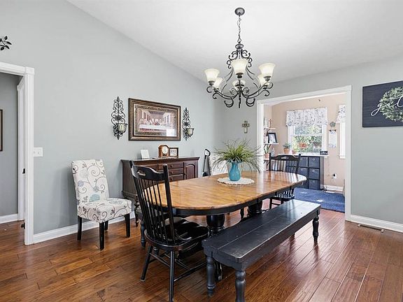 4th image of 255 Buck Ln