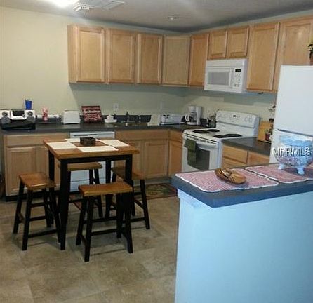 4th image of 1021 Sarita St