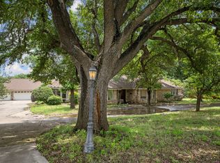 910 Robertson Rd, Grand Prairie, TX 75050