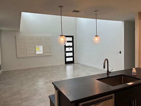 5th image of 403 N Summit Ridge Dr