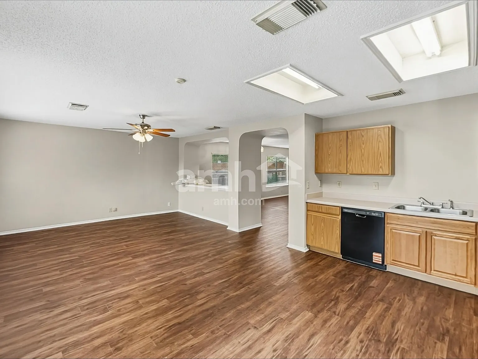 3 bed, 2.0 bath, 1633 sqft, $1,625 — Photo 4