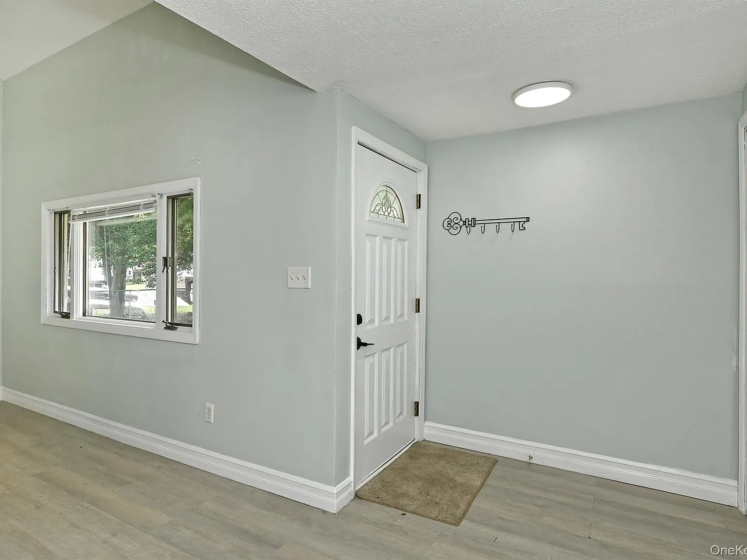 3 bed, 1.0 bath, 1133 sqft, $3,795 — Photo 4