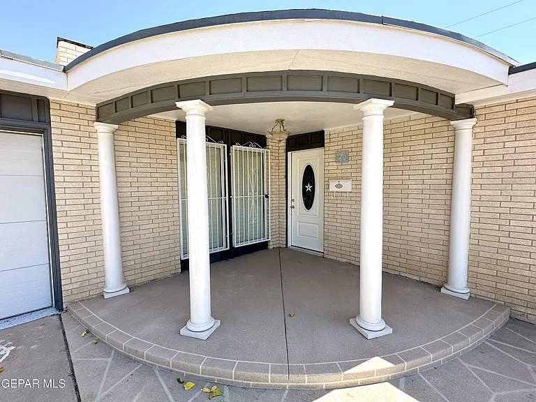 10101 Renfrew Dr — Photo 1