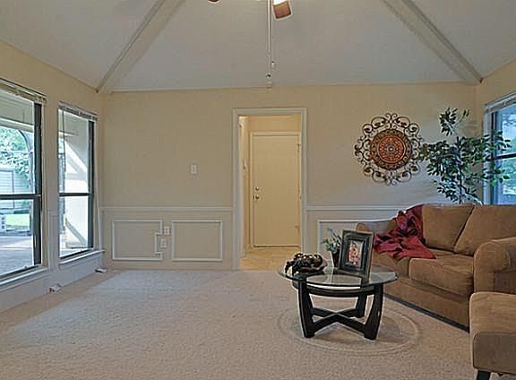 4th image of 4933 Country Club Dr