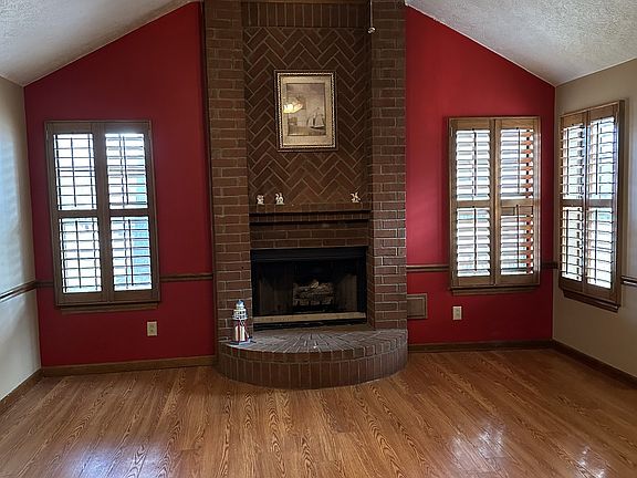 2nd image of 2555 Oak Hill Dr