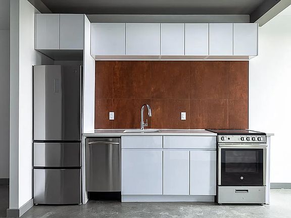5th image of 410 Tompkins Ave #5B