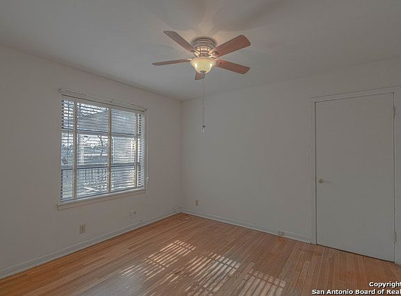 5th image of 218 Pilgrim Dr