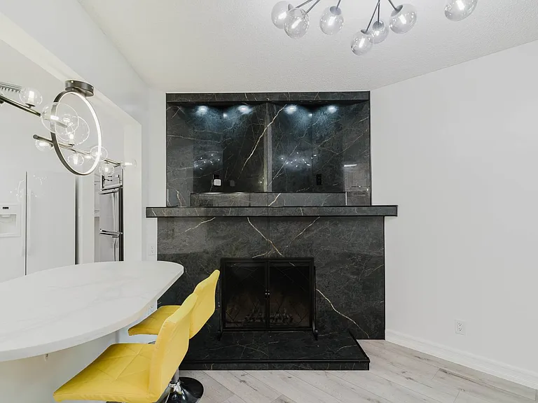 22515 Haynes St — Photo 15