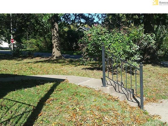 4th image of 403 E Hereford Ave