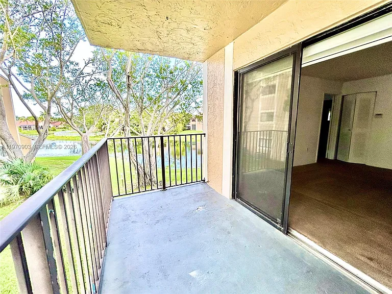 400 Palm Cir W #201 — Photo 30