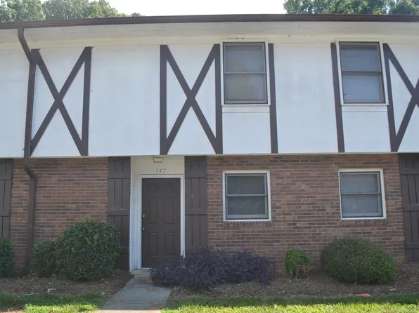 Affordable Apartment in Village Green!