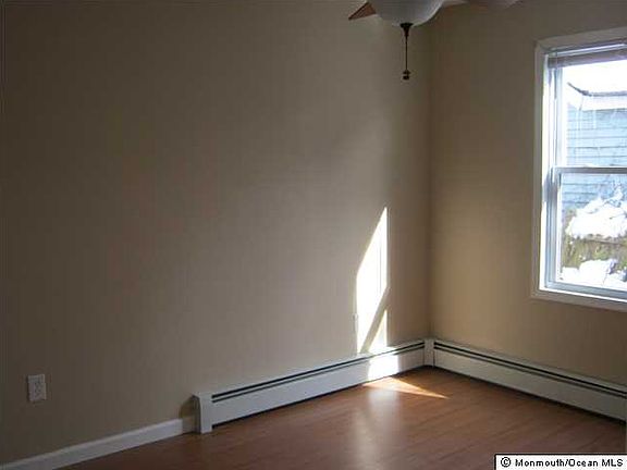 5th image of 243 Seabreeze Ave #B