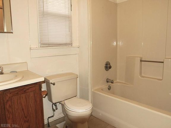 3rd image of 1211 Marshall Ave