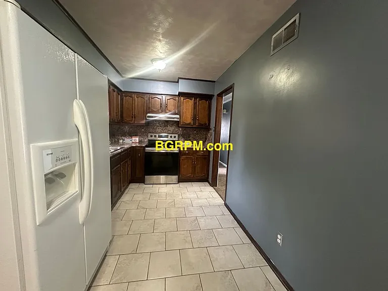 904 Brewer St — Photo 4