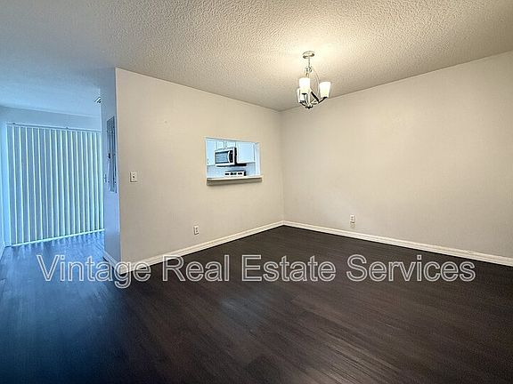5th image of 254 Castlekeeper Pl