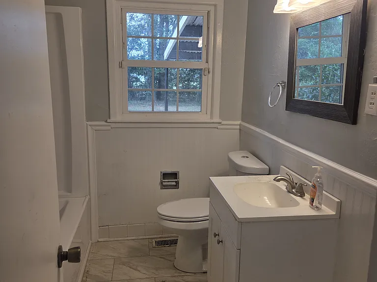 906 Orchard Dr — Photo 8