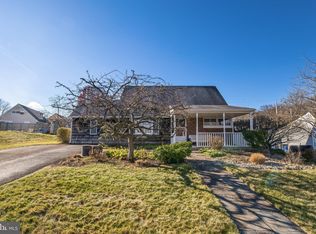 5 Vine Ln, Levittown, PA 19054