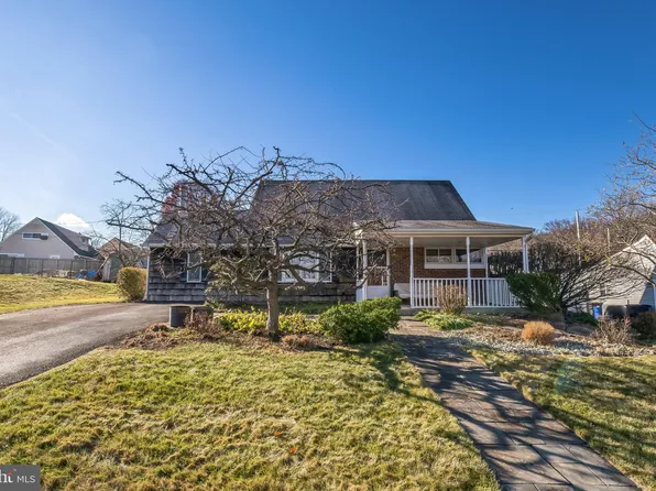5 Vine Ln, Levittown, PA 19054
