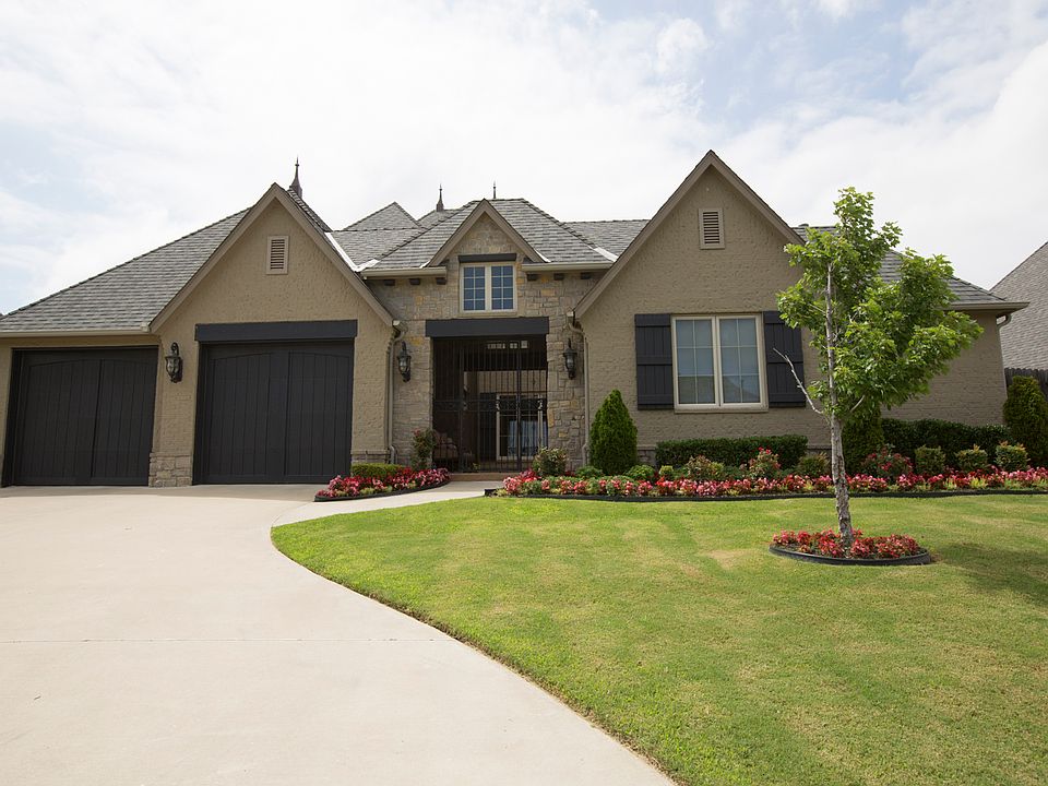 Full brick in gated Wakefield Village