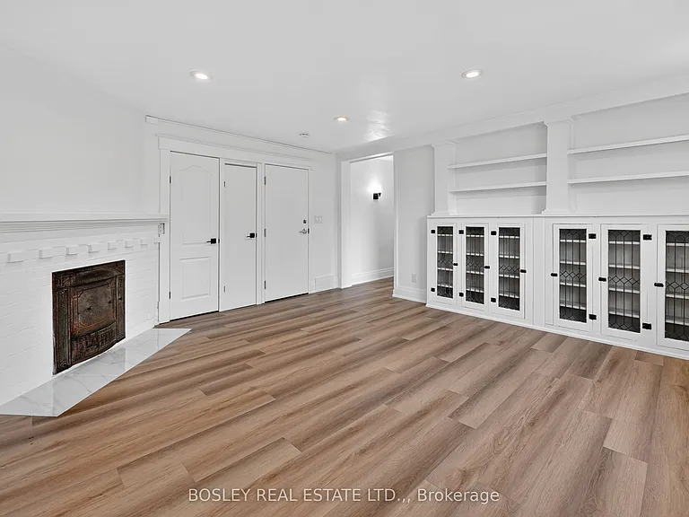4 Queen St #2 — Photo 2