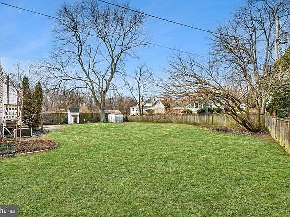 3rd image of 404 Homewood Rd