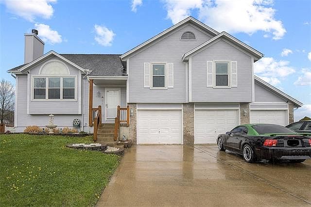 1st image of 500 SW Graystone Dr