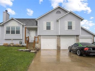 500 SW Graystone Dr, Grain Valley, MO 64029