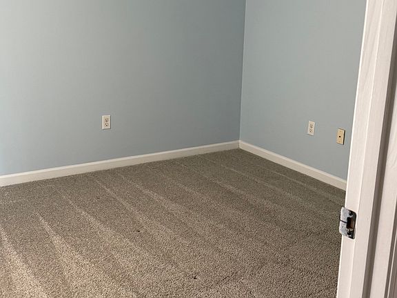 5th image of 409 Ashbury Cir