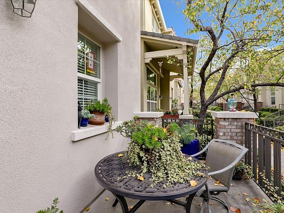 3rd image of 205 Meadow Pine Pl