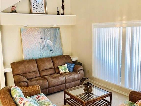 4th image of 201 Dolphin Ln