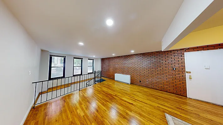 Rented by AZ REALTY NYC LLC | media 18