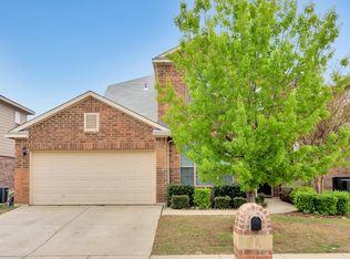 541 Goldstone Ln, Fort Worth, TX 76131