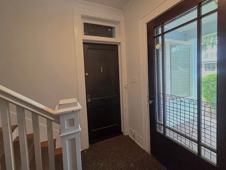 211 E Park St — Photo 4