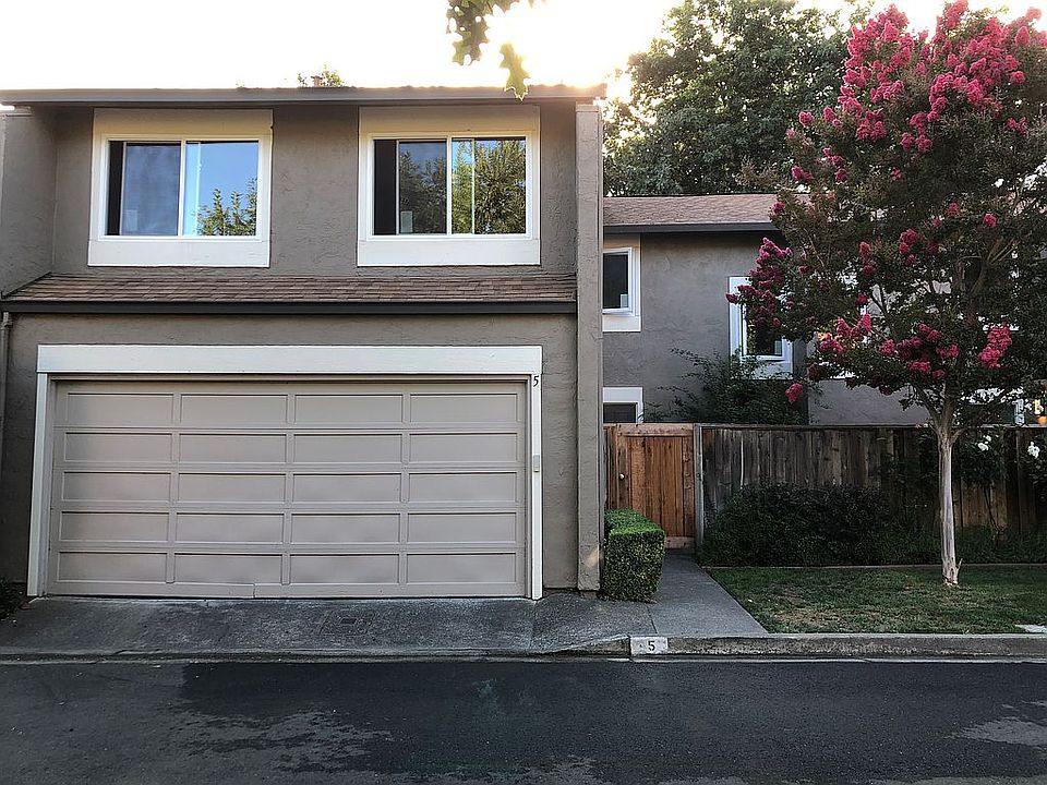 1st image of 5 Cottonwood Pl