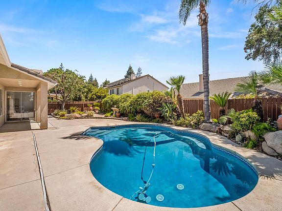 3rd image of 2711 E Shea Dr