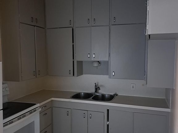 4th image of 1635 W Pacific Ave #1