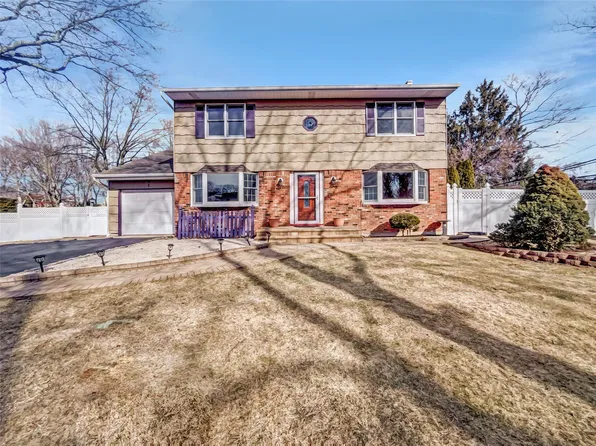 1 Charter Lane, Smithtown, NY 11787