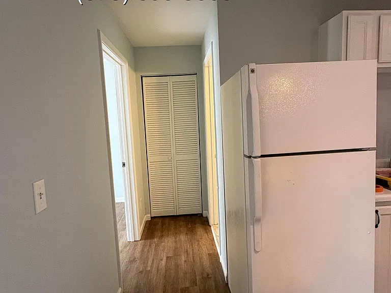 Lakefront Apartments — Photo 75