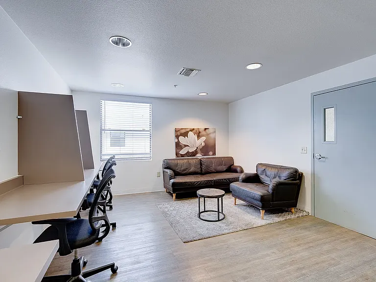 490 E 4th St #2 — Photo 5