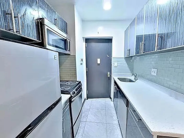 85 Pitt St #11B — Photo 2