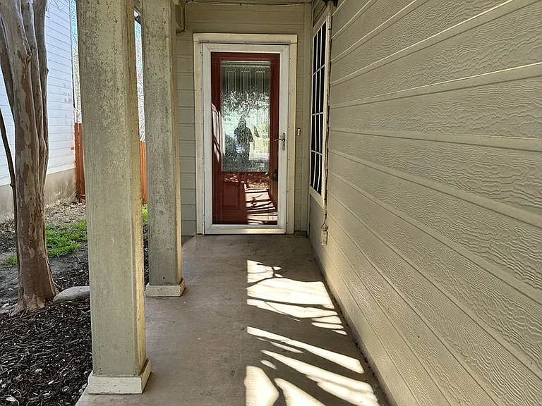 417 Hinge Fls — Photo 2