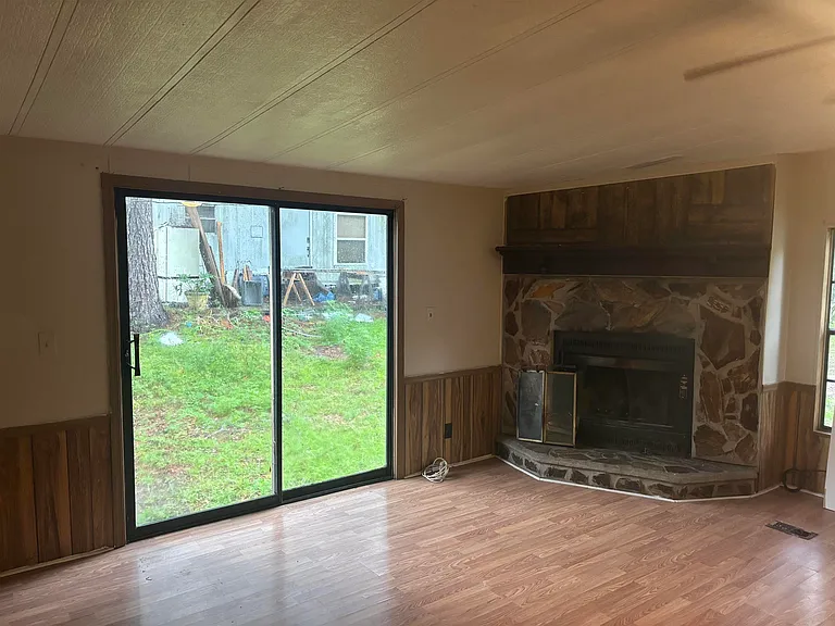 206 Tropicaire St — Photo 3