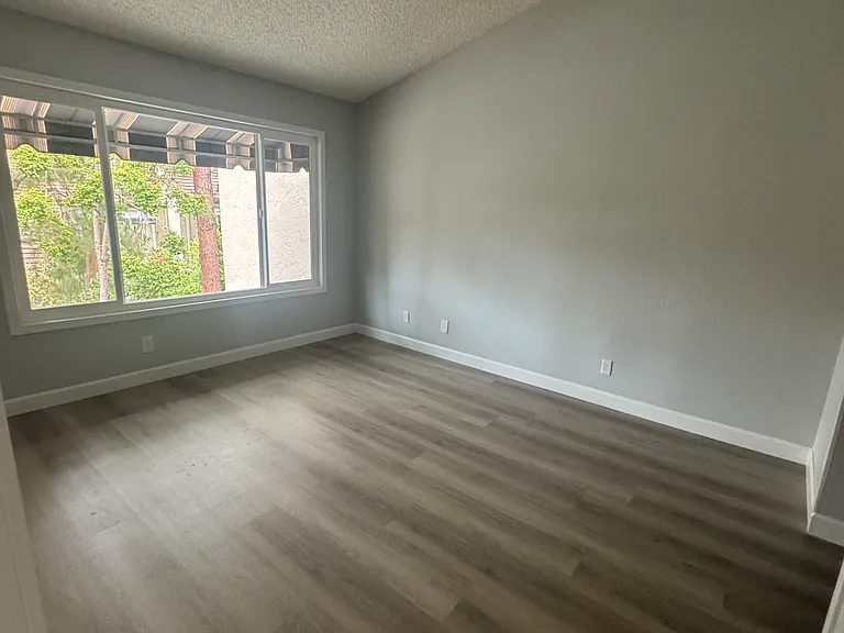 88 Stanford Ct — Photo 10