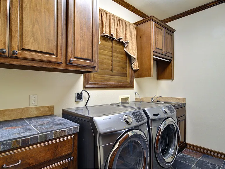 3407 Penticost St — Photo 25